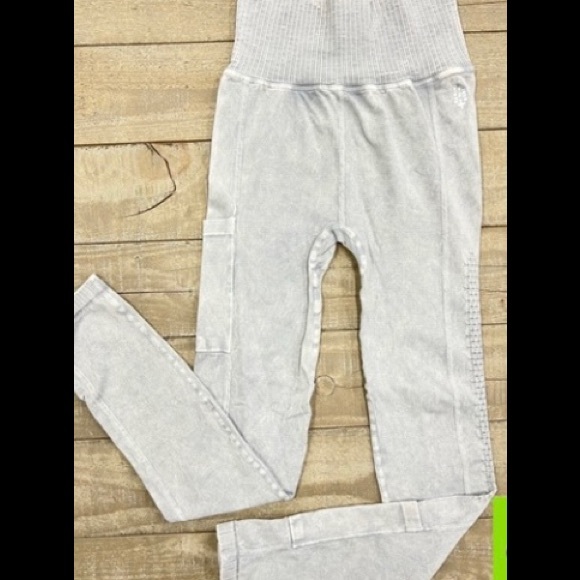 NWOT FREE PEOPLE MOVEMENT GOOD KARMA HIGH RISE 7/8 LEGGINGS AND LONG SLEEVE TOP - Picture 10 of 16